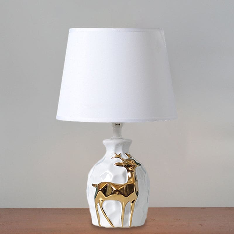 GoldenStag | Elegant Keramisk Hjorte Bordlampe