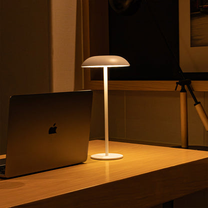 IronGlow | Elegant & Genopladelig Bordlampe