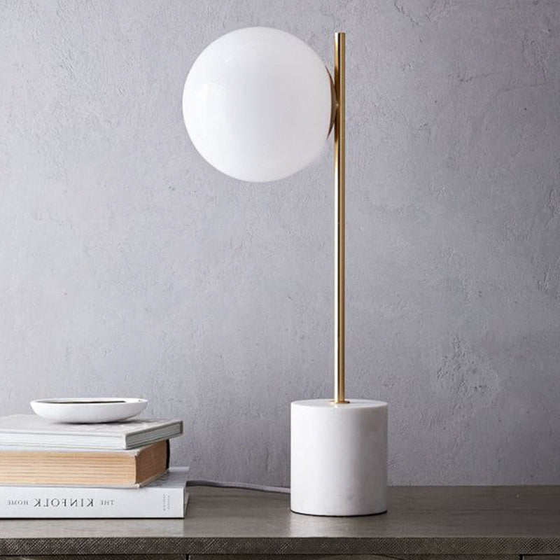 SphereBright | Minimalistisk Marmorbordlampe