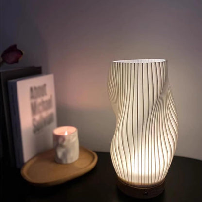 AuraWave | USB-Drevet & Elegant Bølge-Design Bordlampe