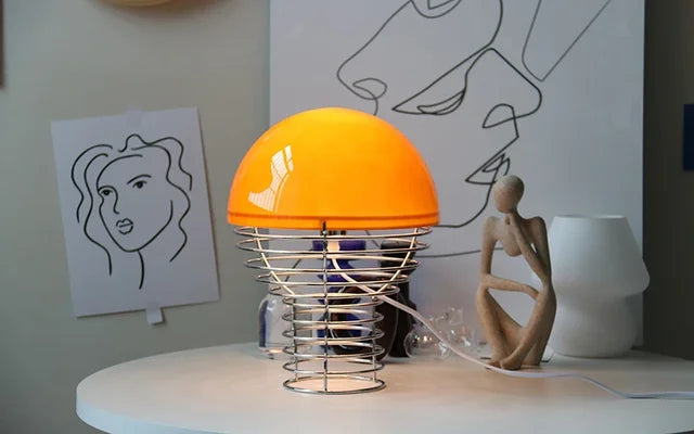 AlarmLight | Moderne Bordlampe med Ikonisk Design