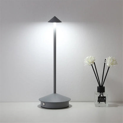 ArrowGlow | Unik Trådløs Bordlampe