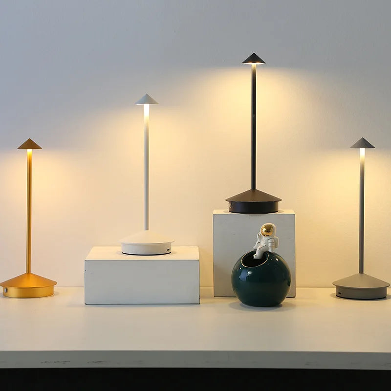 ArrowGlow | Unik Trådløs Bordlampe