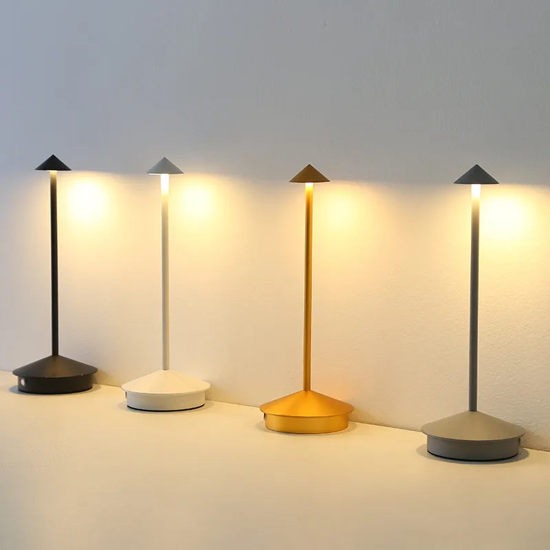 ArrowGlow | Unik Trådløs Bordlampe
