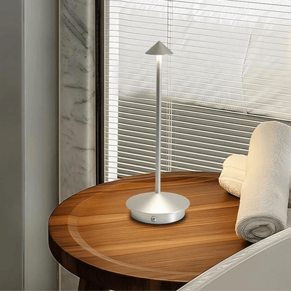 ArrowGlow | Unik Trådløs Bordlampe