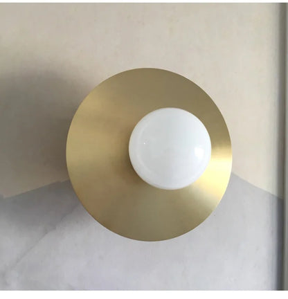 AuraDisc | Minimalistisk Væglampe med Messingdetaljer