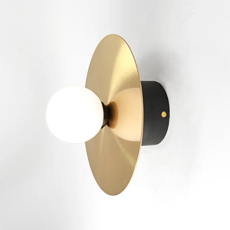 AuraDisc | Minimalistisk Væglampe med Messingdetaljer
