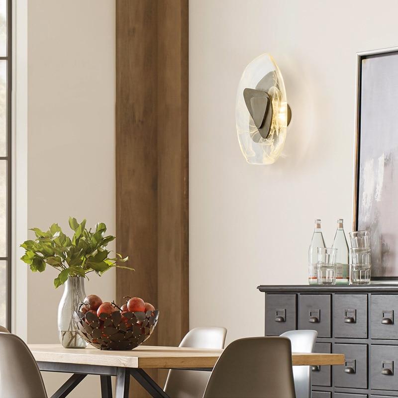 AuraGlass | Moderne væglampe i klart glas med kunstnerisk form og varmt LED-lys