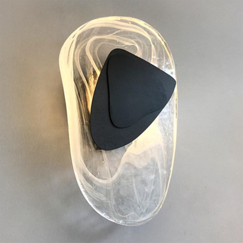AuraGlass | Moderne væglampe i klart glas med kunstnerisk form og varmt LED-lys