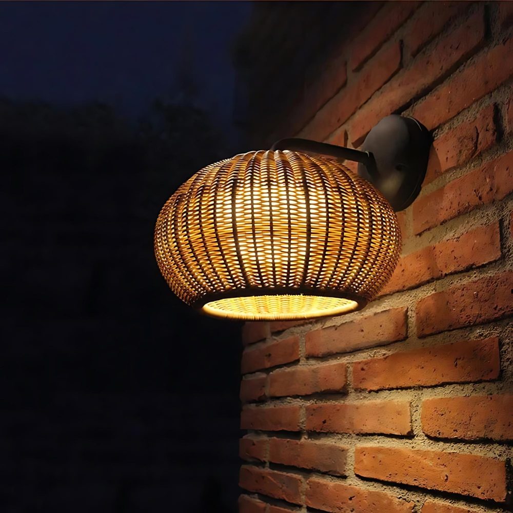 BraidBright | Elegant Rattan Væglampe