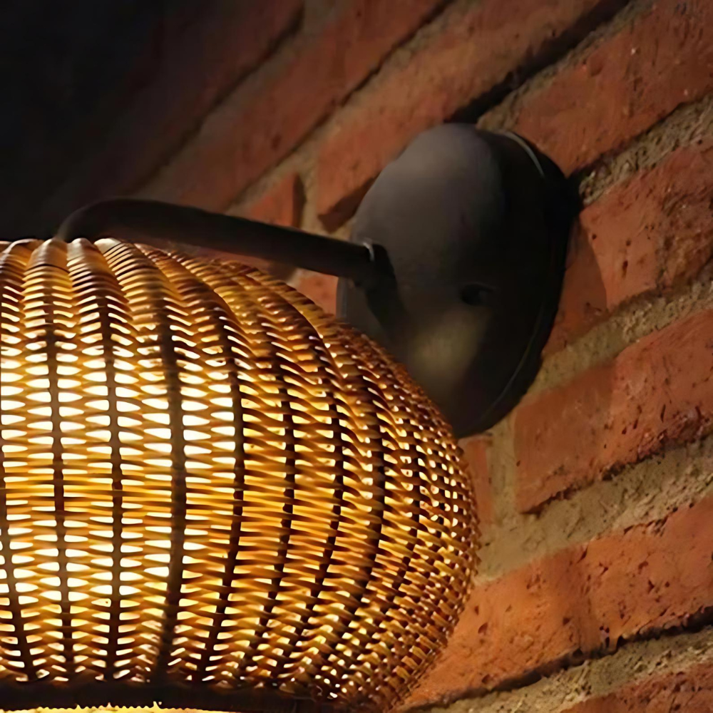 BraidBright | Elegant Rattan Væglampe
