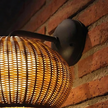 BraidBright | Elegant Rattan Væglampe