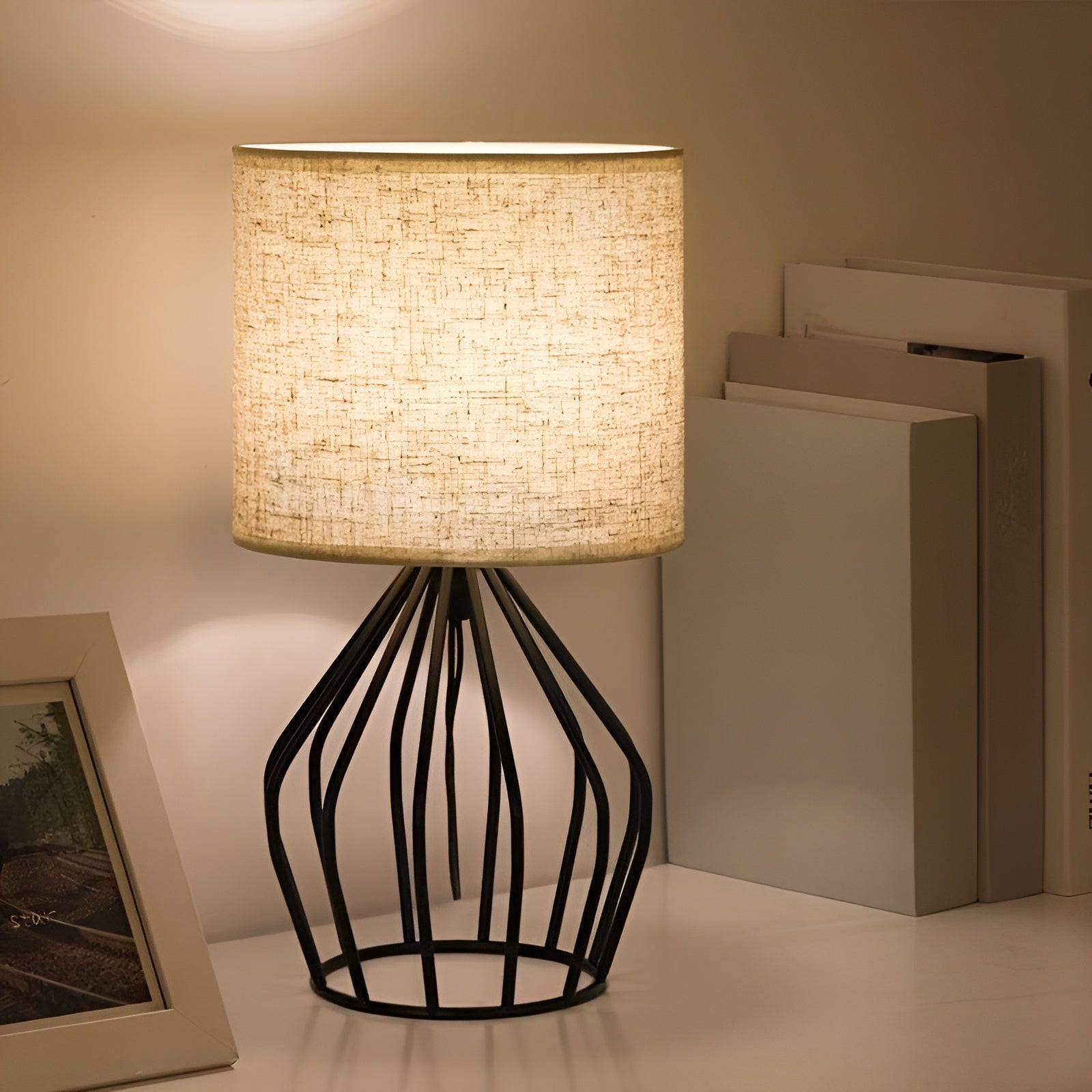 CageCraft | Stilfuld Metal Bordlampe