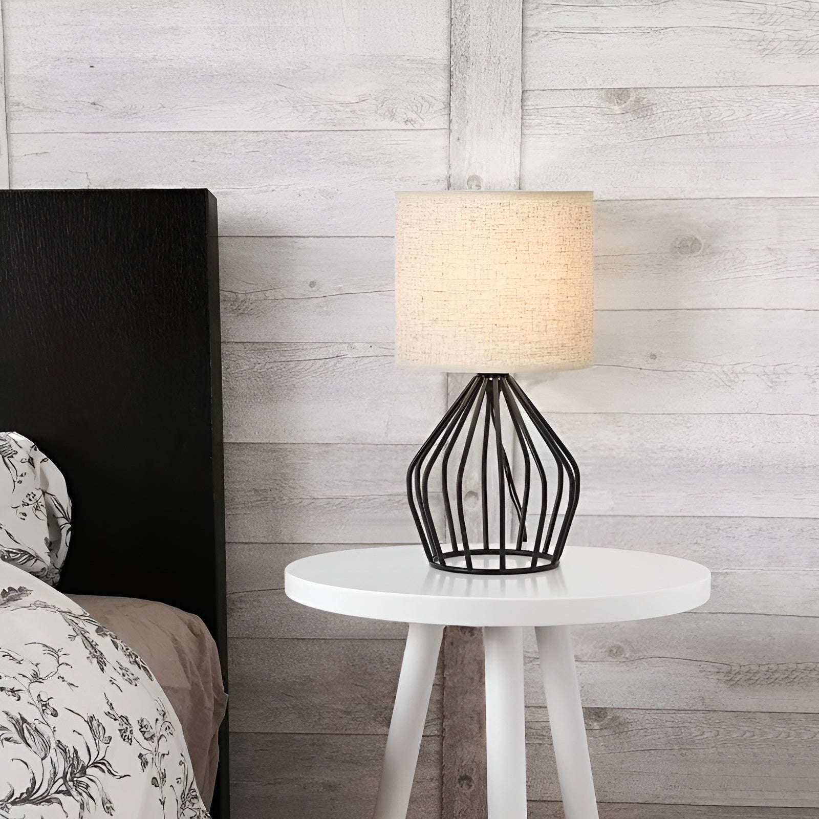 CageCraft | Stilfuld Metal Bordlampe