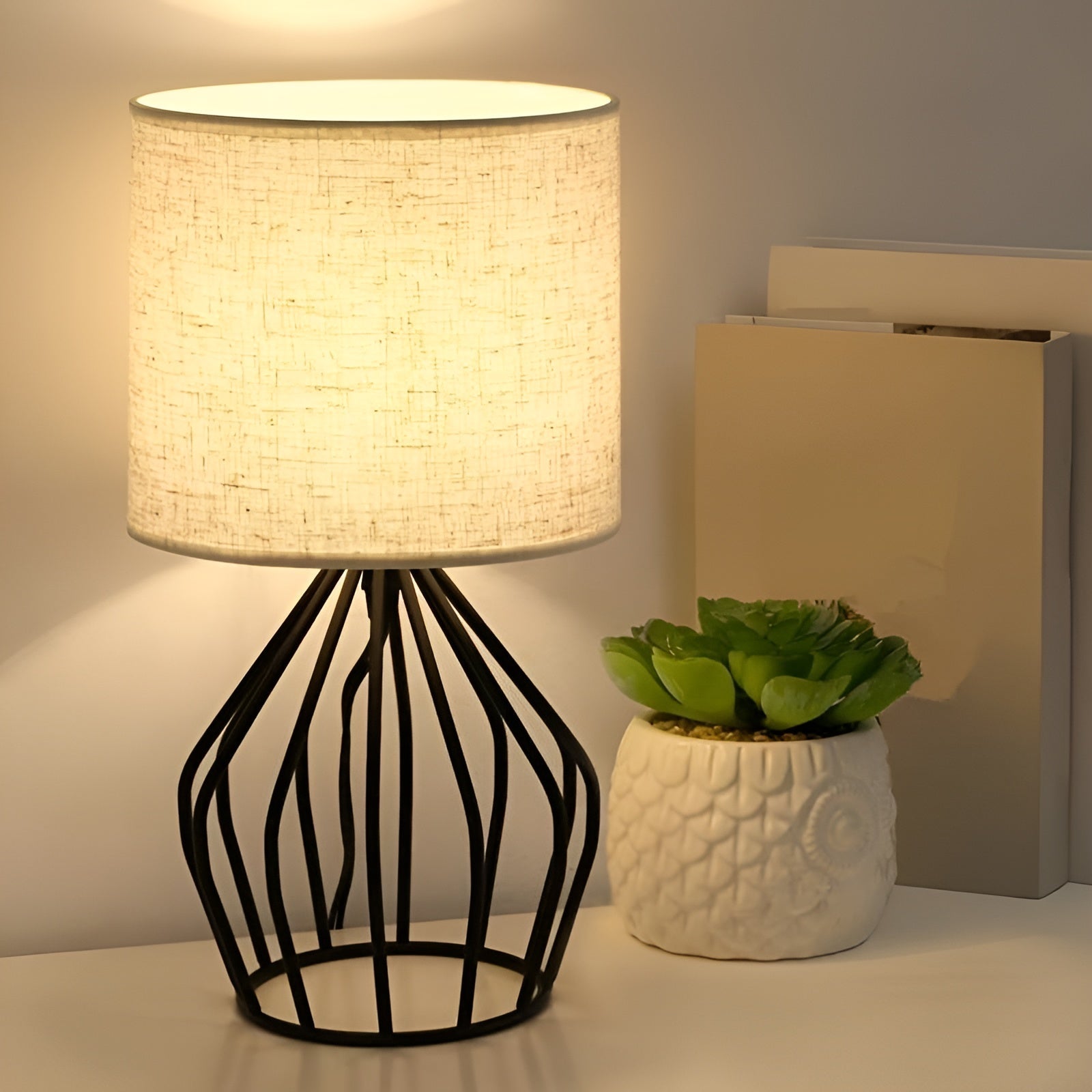 CageCraft | Stilfuld Metal Bordlampe