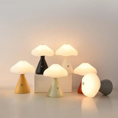 ShroomGlow | Genopladelig Trådløs Bordlampe til Hjemmet