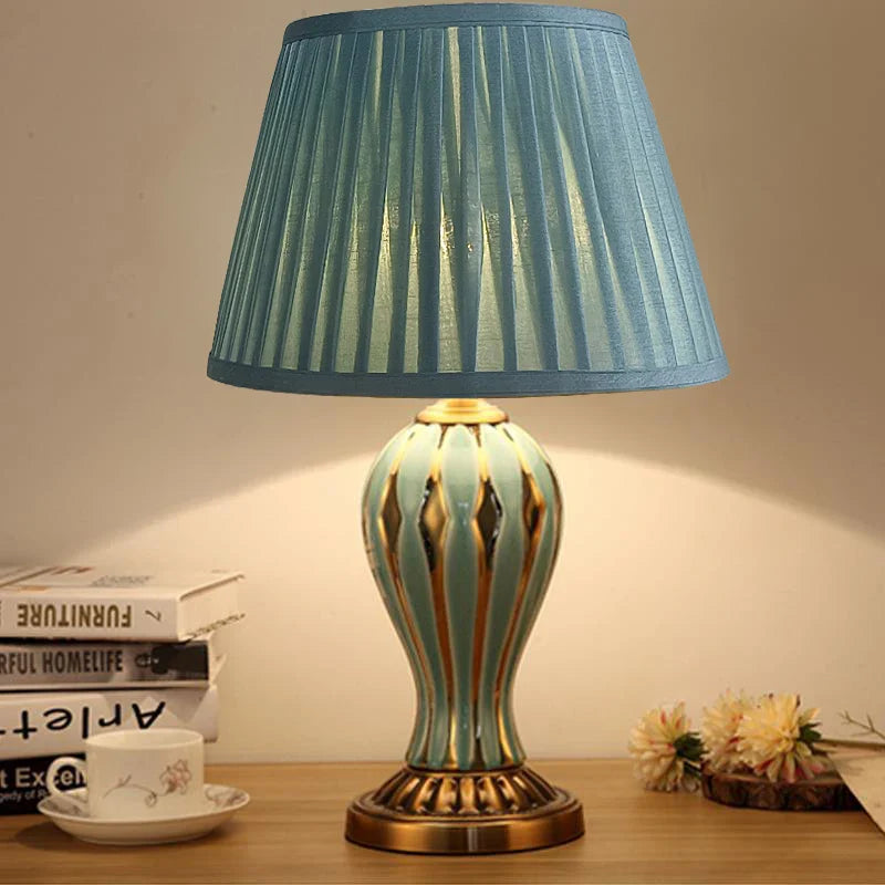 CeramicGlow | Klassisk Bordlampe i Antik Design