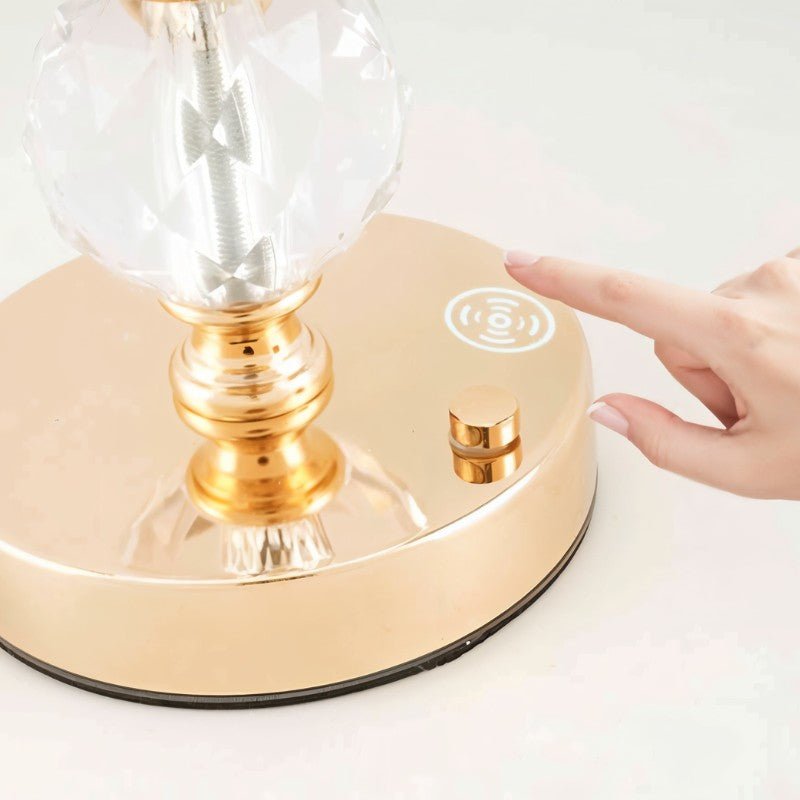 CrystalBloom | Strålende Gylden Bordlampe