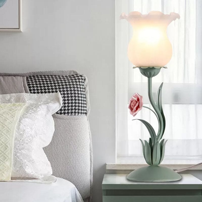FleurLumina | Elegant Floral Bordlampe