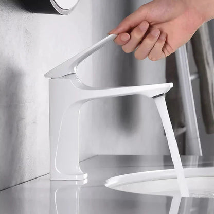 FlowEdge | Minimalistisk Skrå Vandhane
