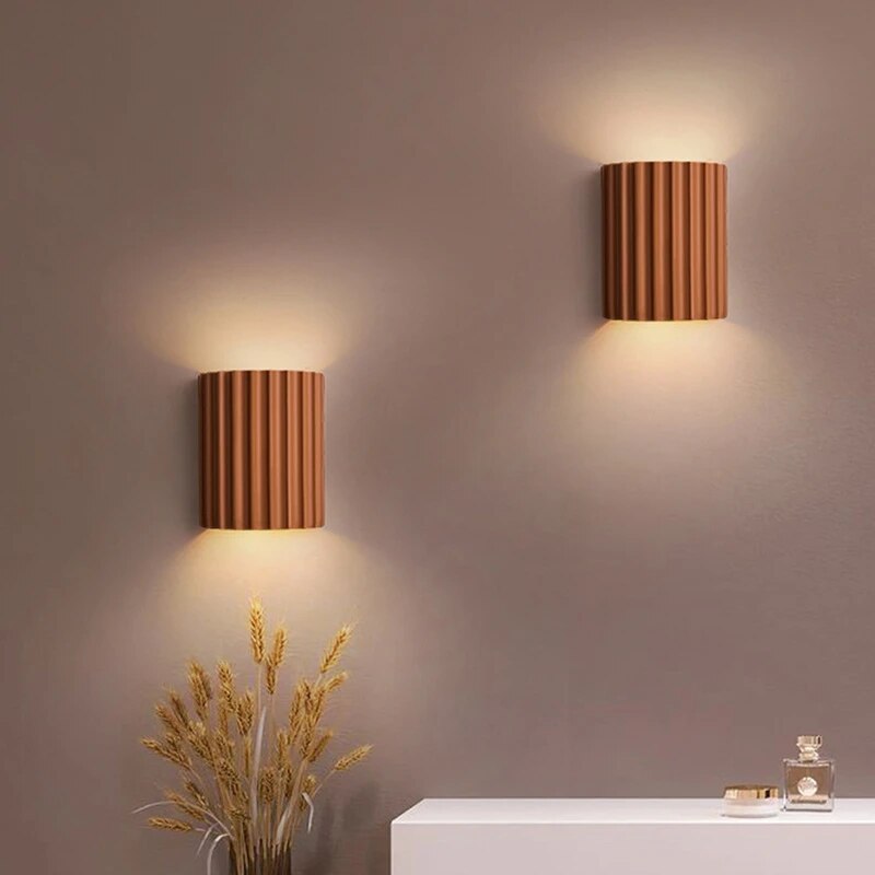 GleamEdge | Moderne LED væglampe med kunstnerisk harpiksdesign