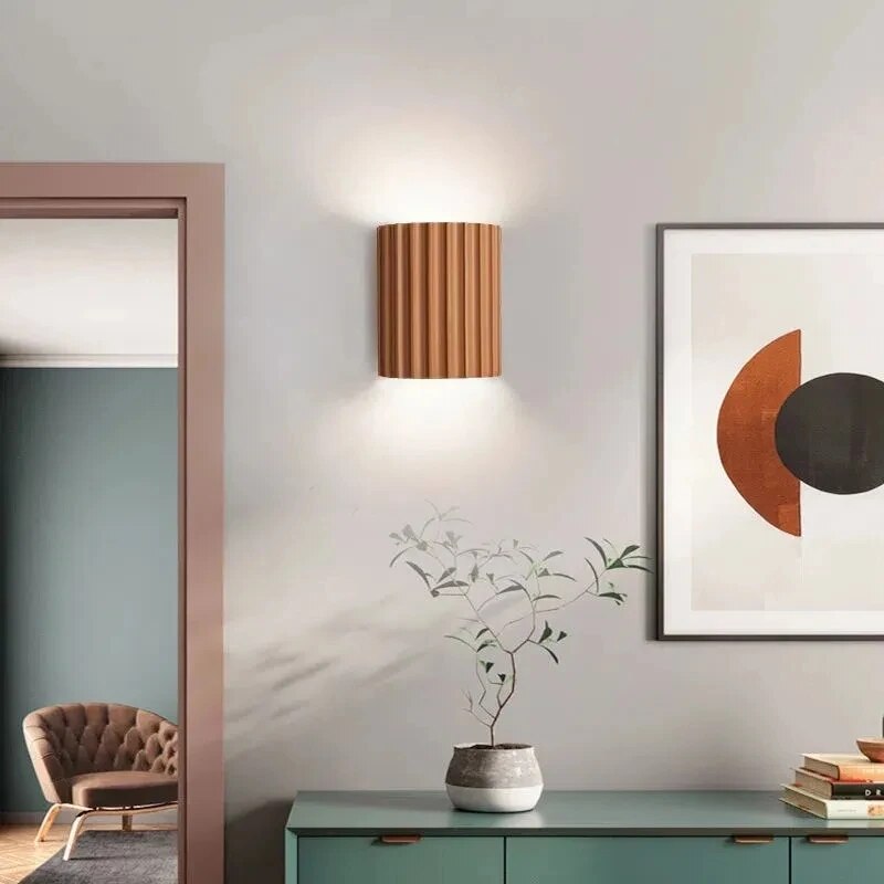 GleamEdge | Moderne LED væglampe med kunstnerisk harpiksdesign