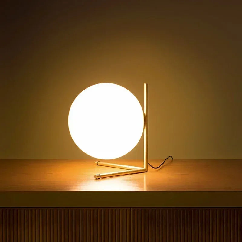 GlobeShine | Minimalistisk Orb Bordlampe