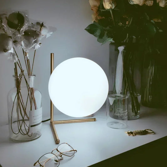 GlobeShine | Minimalistisk Orb Bordlampe