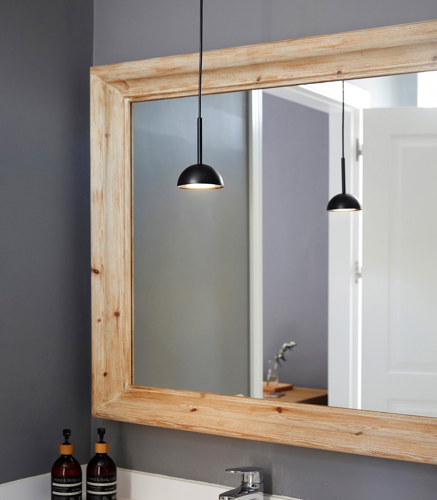GlowCharm | Unik Loftlampe med Charme og Stil