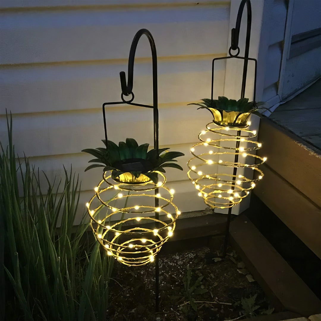 GlowPine | Solcelledrevet Havebelysning med Elegant Vejrbestandigt Design