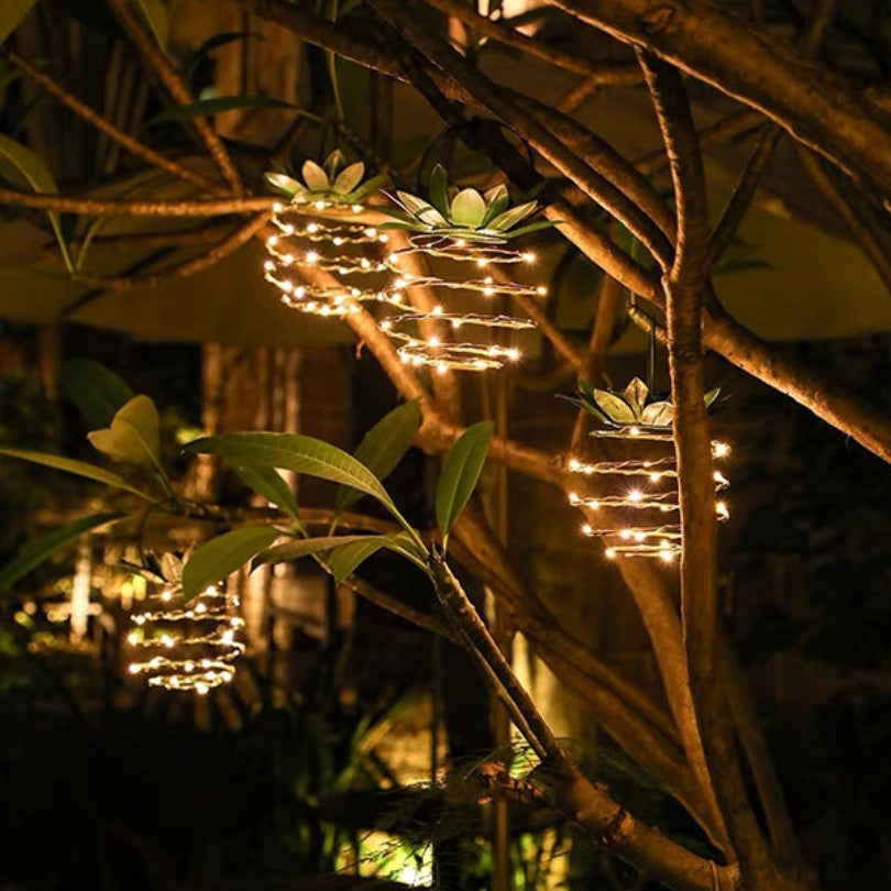 GlowPine | Solcelledrevet Havebelysning med Elegant Vejrbestandigt Design