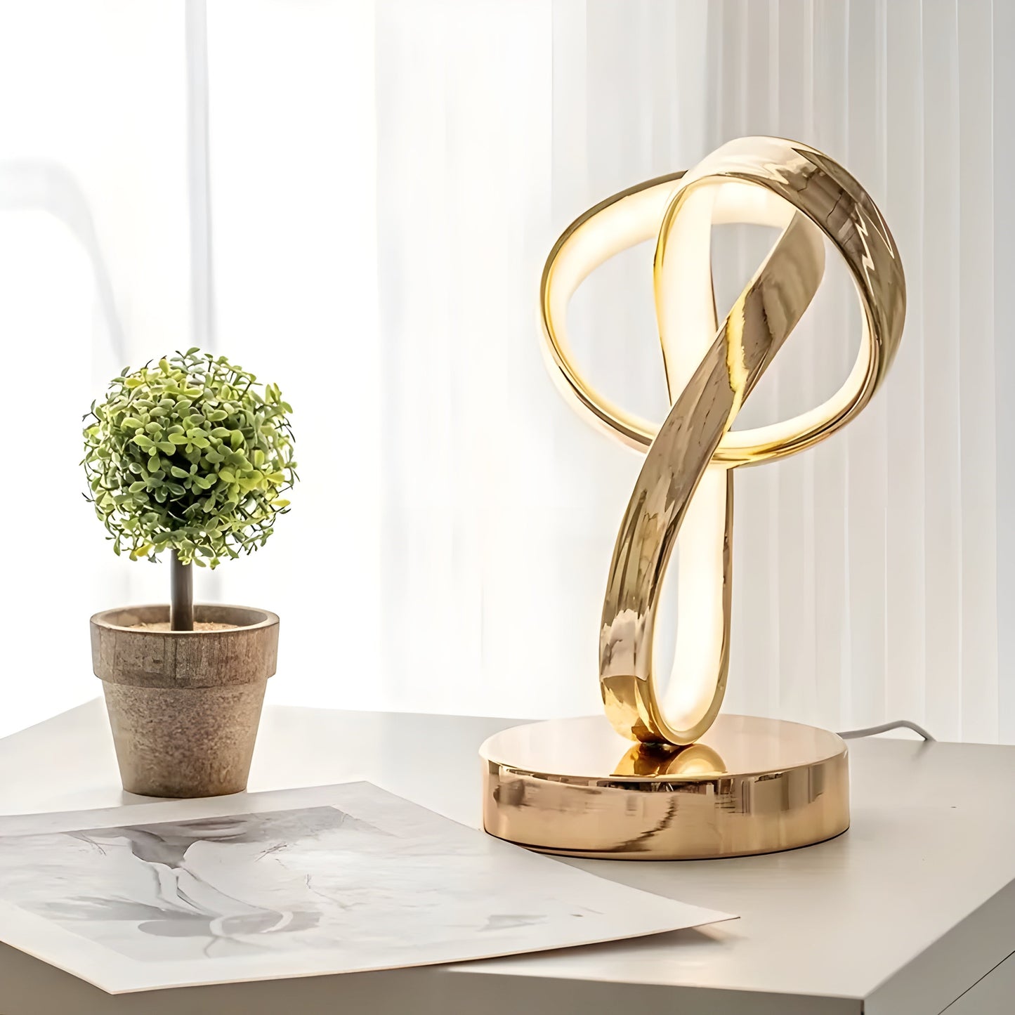 InfinityLuxe | Elegant Guld Bordlampe