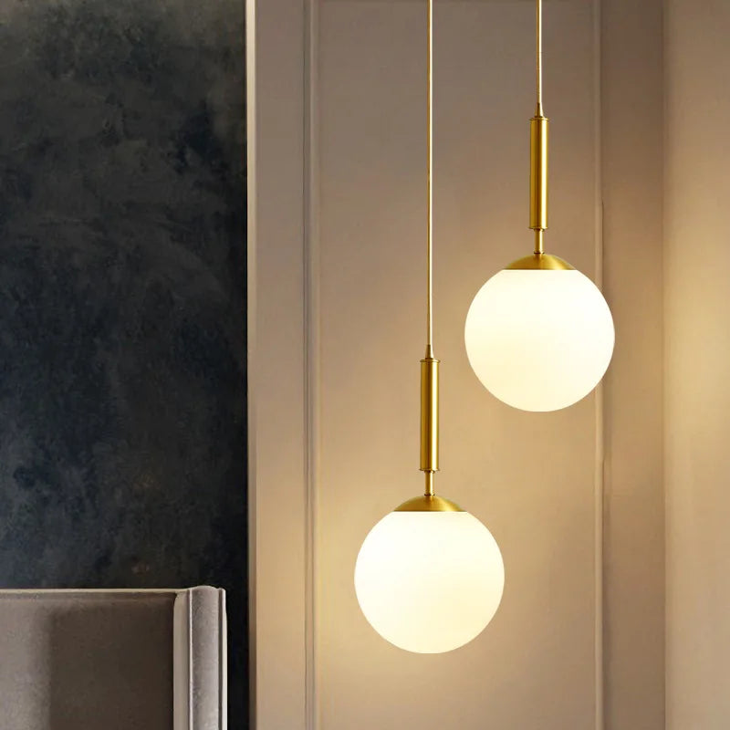 IvoryElegance | Luksuriøs Guldlampe med Blødt og Varmt Lys