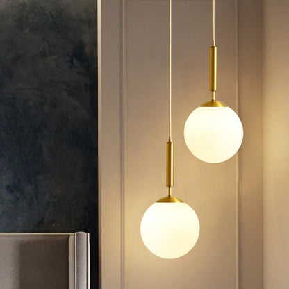 IvoryElegance | Luksuriøs Guldlampe med Blødt og Varmt Lys