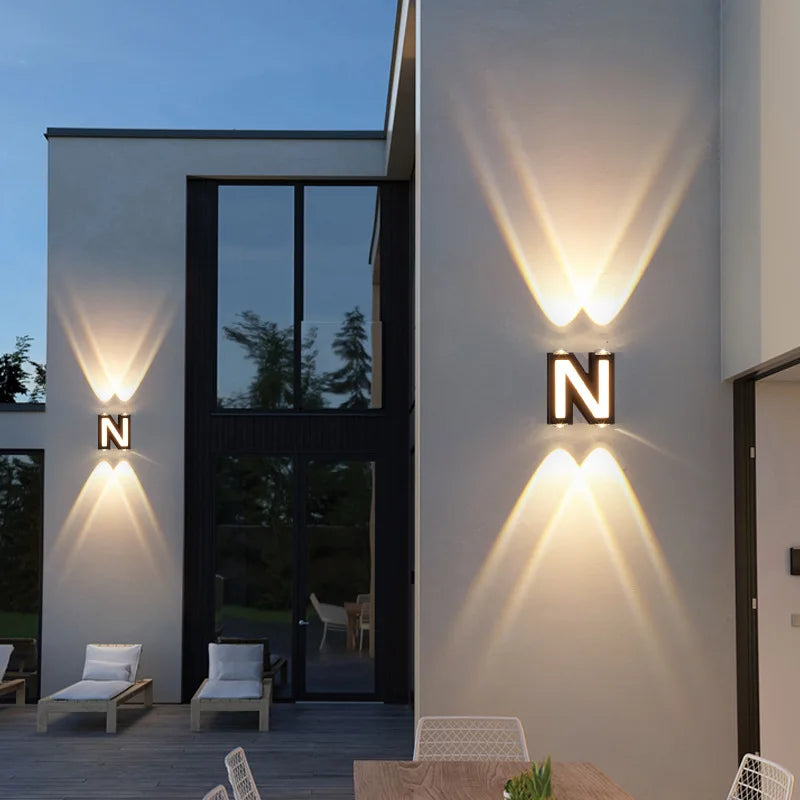 LetterGlow | Udendørs Væglampe med Bogstav og LED Belysning