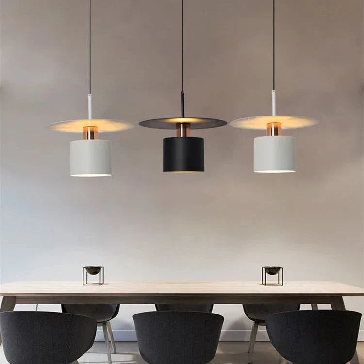 LumiLinea | Elegant og Moderne Loftlampe