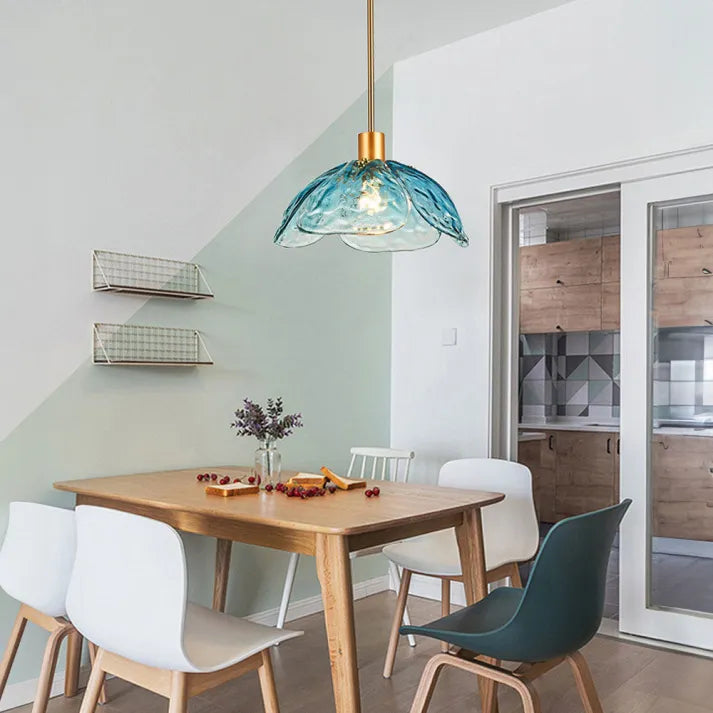 LumiPetal | Strålende Blomsterloftlampe med Naturinspireret Design