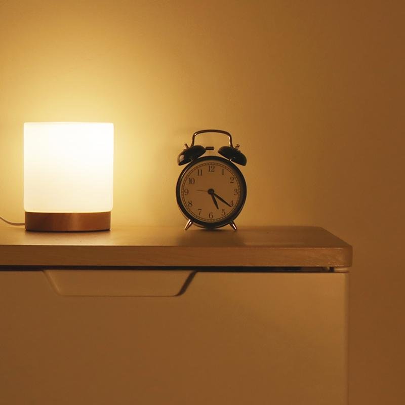 LumiShade | Minimalistisk Træbase Lampe
