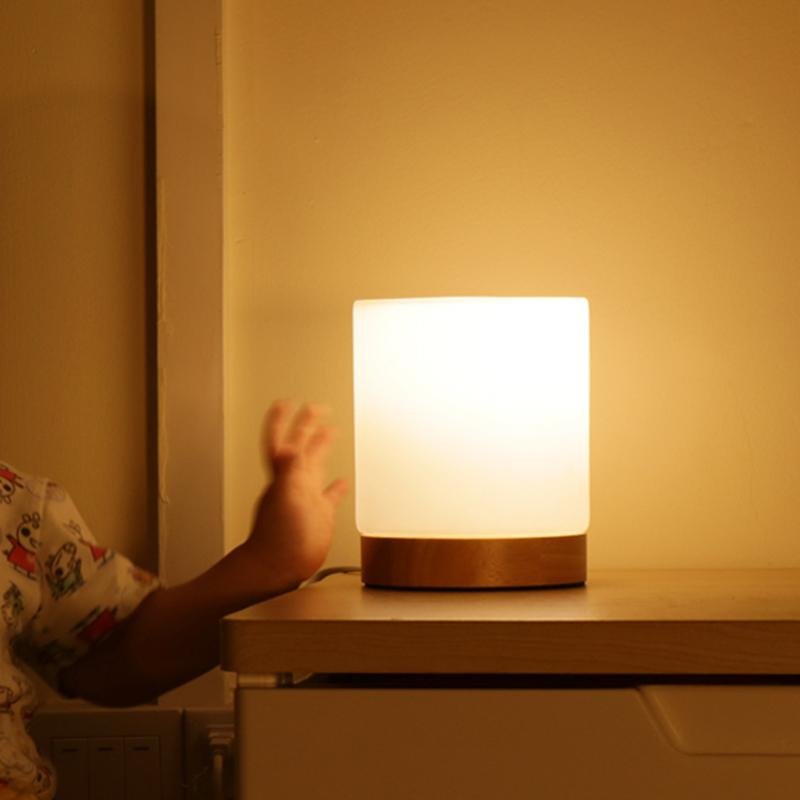 LumiShade | Minimalistisk Træbase Lampe