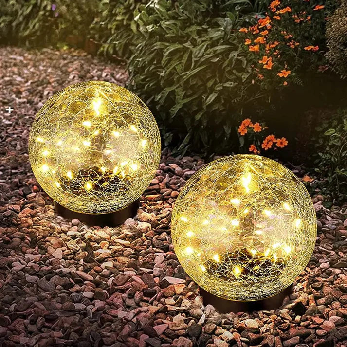 LuminaraBeam | Solcelledrevet Havekuglelampe i Elegant Design