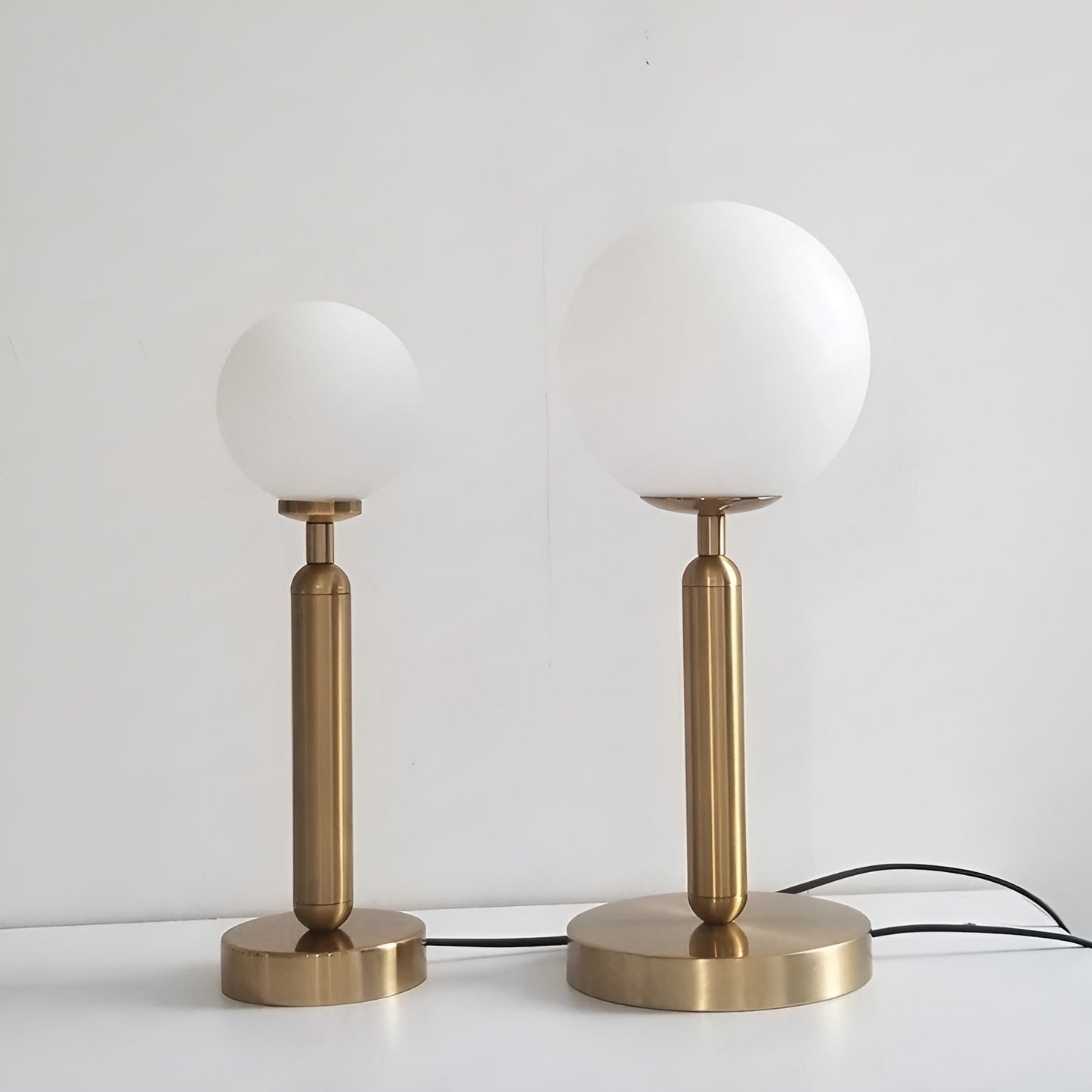 LunaLite | Minimalistisk Rund Glas Bordlampe