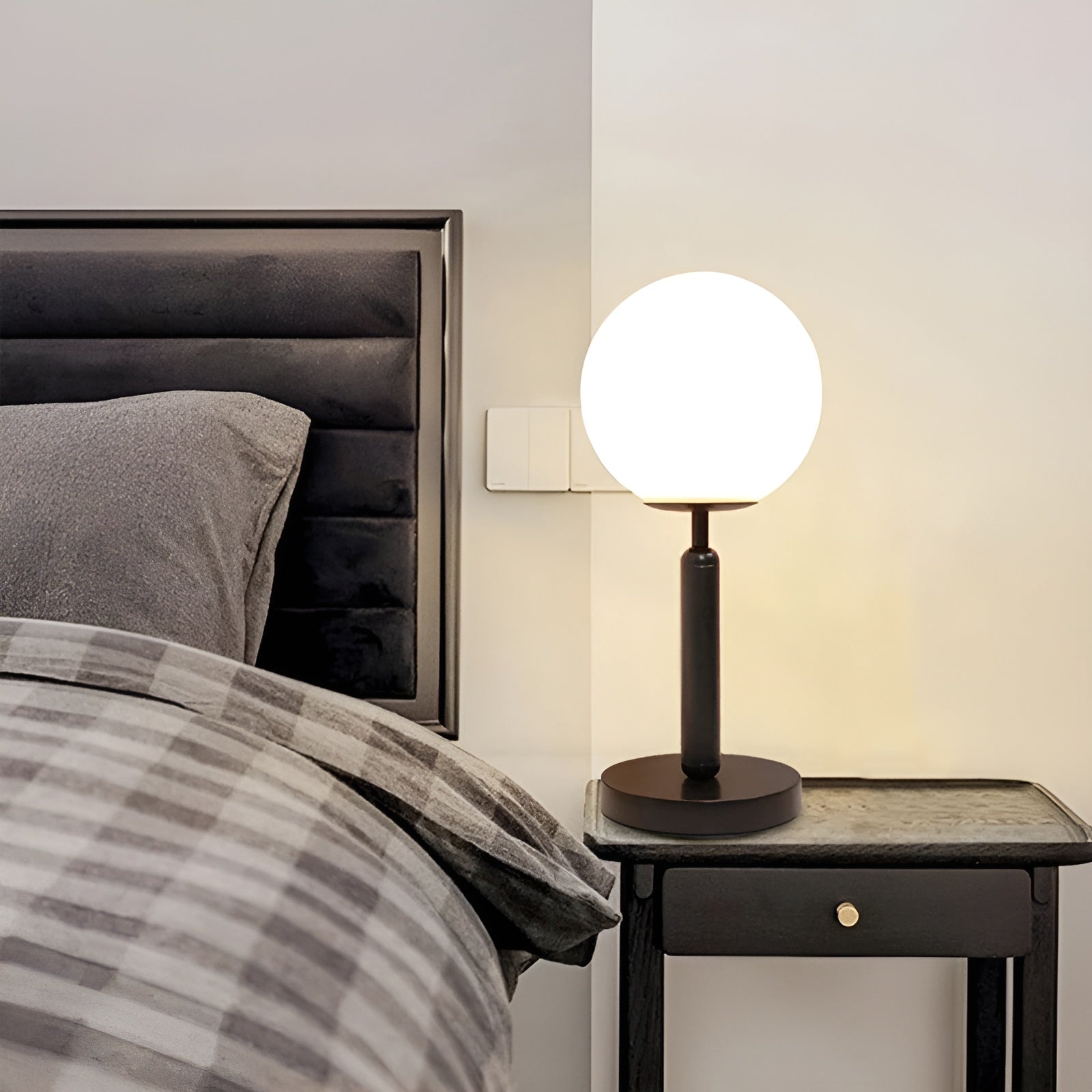 LunaLite | Minimalistisk Rund Glas Bordlampe