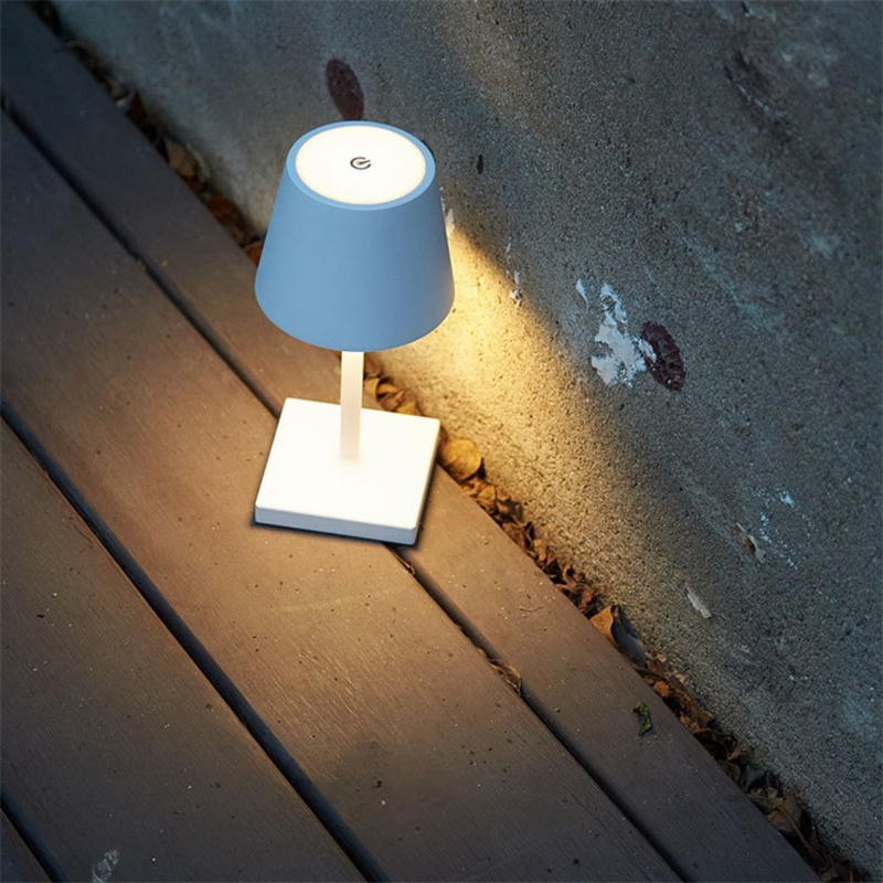 LuxeLight | Elegant Trådløs Bordlampe