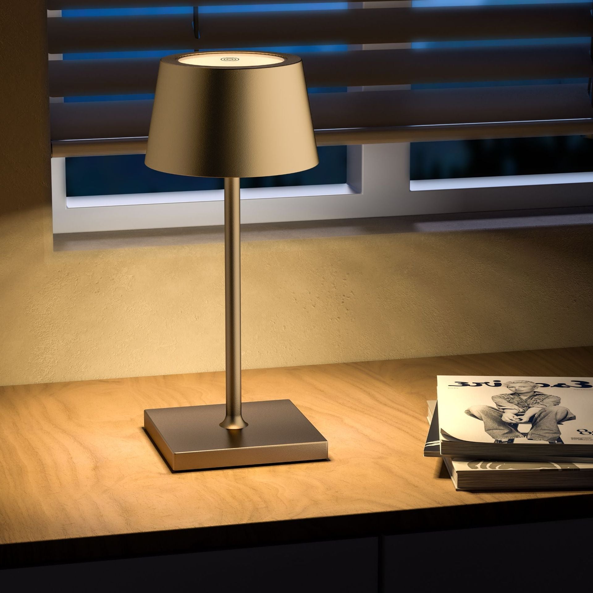 LuxeLight | Elegant Trådløs Bordlampe