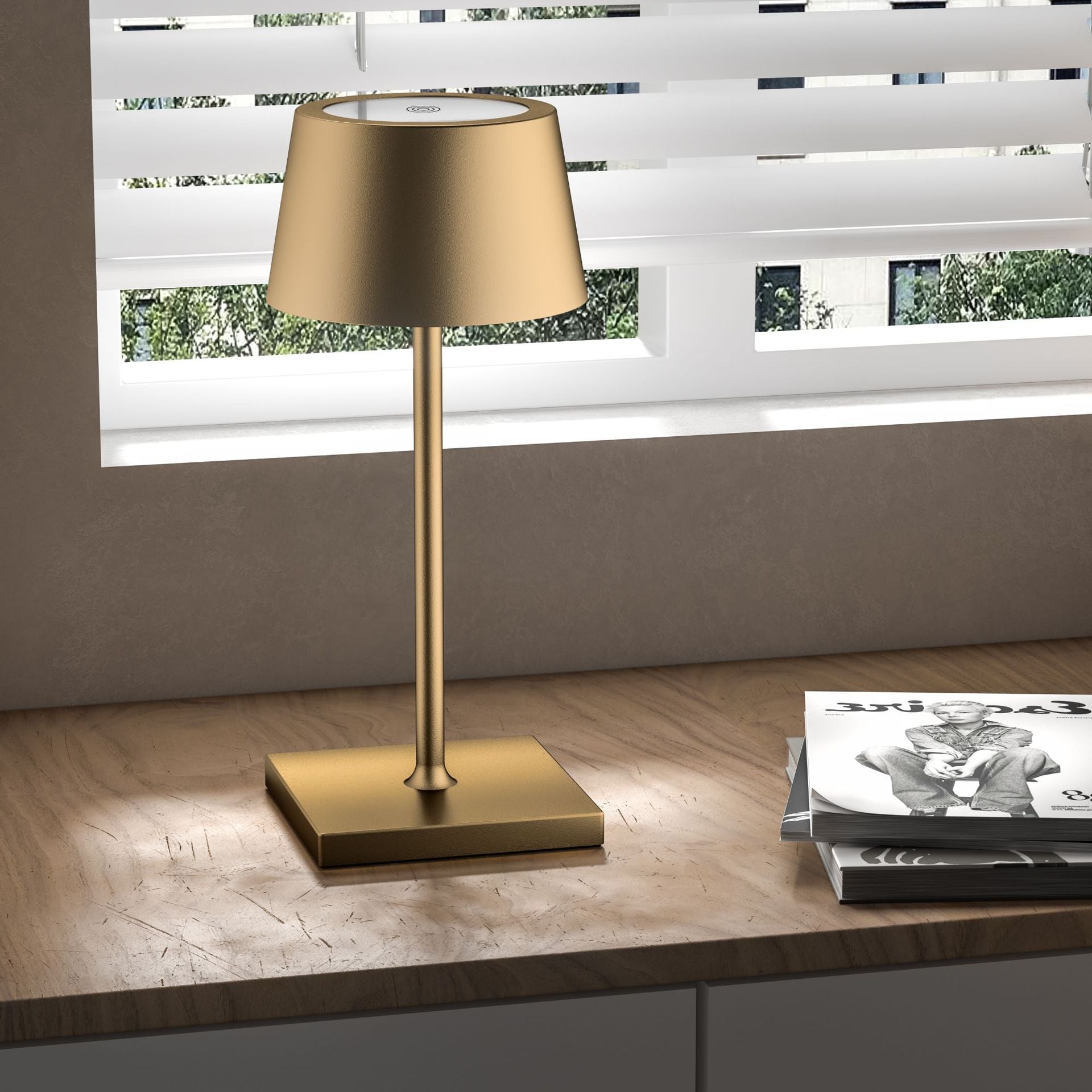 LuxeLight | Elegant Trådløs Bordlampe