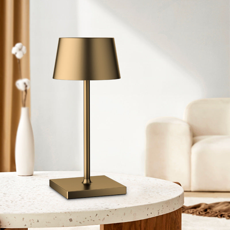 LuxeLight | Elegant Trådløs Bordlampe