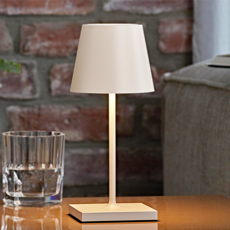 LuxeLight | Elegant Trådløs Bordlampe