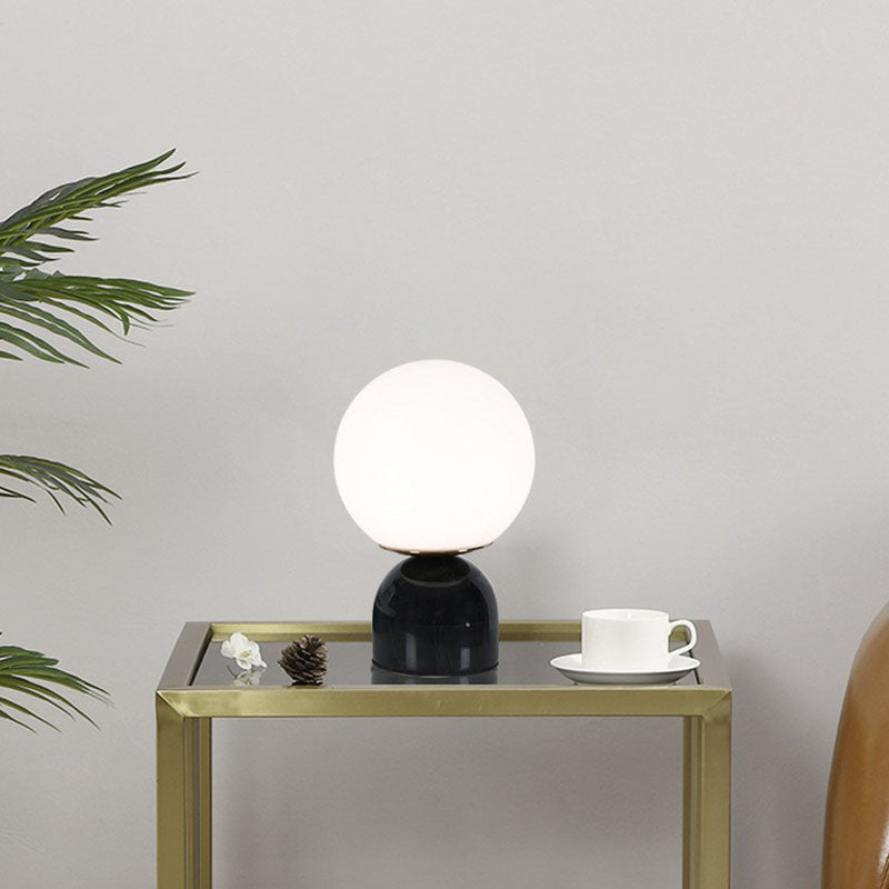 MarbleOrb | Minimalistisk Marmorbordlampe