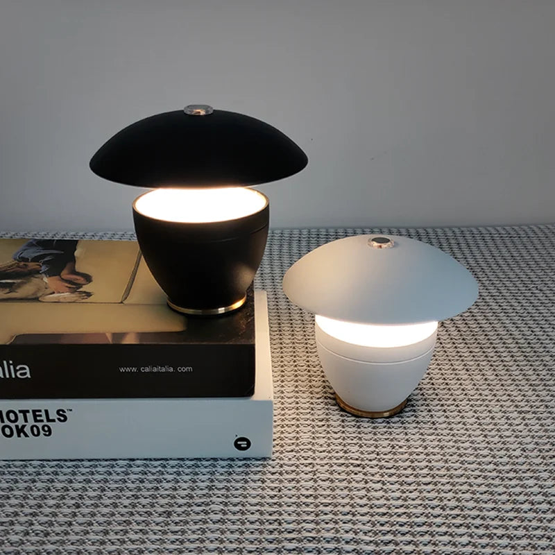MicroLume | Kompakt og Stilfuld Skrivebordslampe