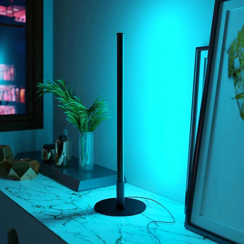 StickLED | Moderne Bordlampe med Slankt Design